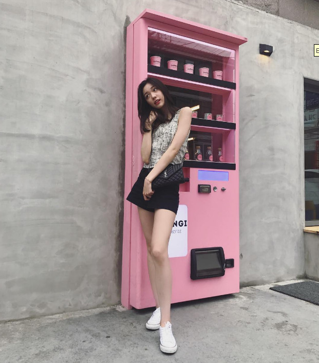 Nhan sắc xinh đẹp của ái nữ tập đoàn phân phối xe hơi Trung Quốc